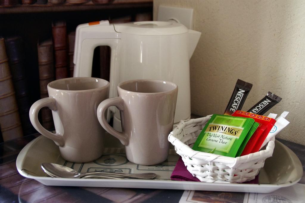 Hotel Mille Et Une Feuilles La Charité-sur-Loire Zimmer foto
